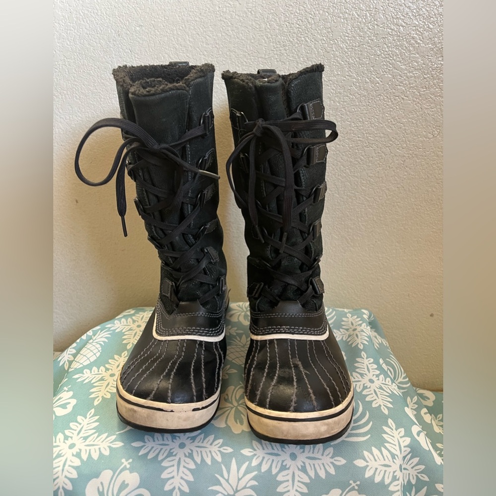 Sorel boots. Size 8